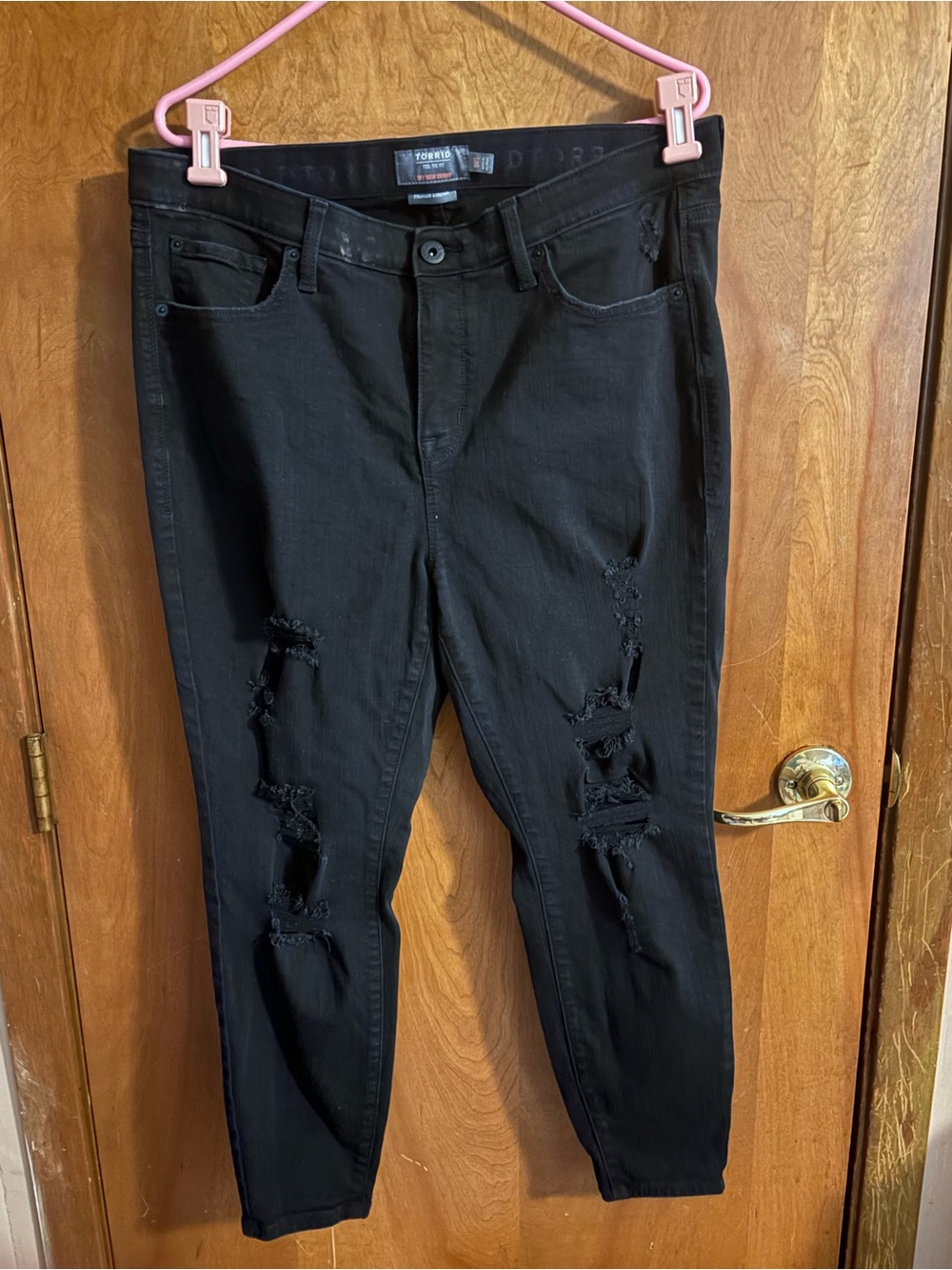 Torrid size 16s black distressed skinny jeans